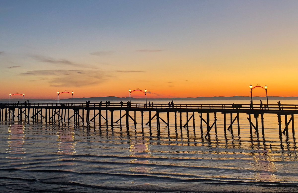 The lights on #CanadasLongestPier will be red on April 24 to recognize the lives lost in #NovaScotia <a href="/WhiteRockRCMP/">White Rock RCMP</a>. The display includes a tribute to health care workers at 9 p.m. Watch at whiterockcity.ca/piercam.