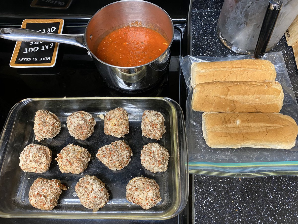 Kristal_Stems's tweet photo. I did a thing tonight ...homemade meatball subs with marinara sauce from Brooklyn 😍🤤😍🤤😍🤤 it was AMAAAAAAZING #Culinaryqueen #newyorkmarinarasauce #michaelsofbrooklyn https://t.co/ckSKriiku8