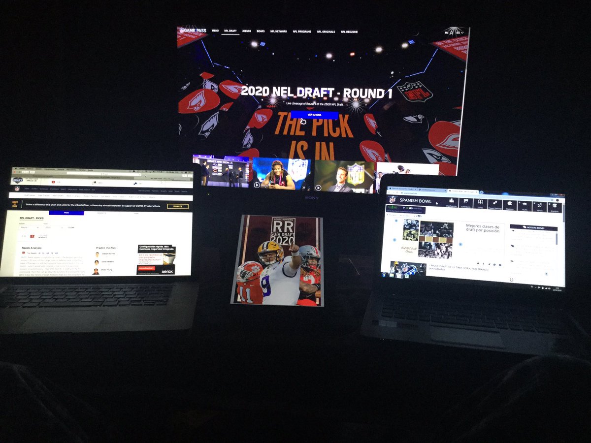feanor81's tweet photo. #SBDraft Preparados para la noche de draft con @SBR24horas @TheSpanishBowl y la guía fantástica de @RouteRunning .¿cogerán los @Chiefs RB o un Safety si caen McKinney o Delpit?
Mil gracias muchachos. Y ánimo Alvaro Montero https://t.co/Plyprq1m3c