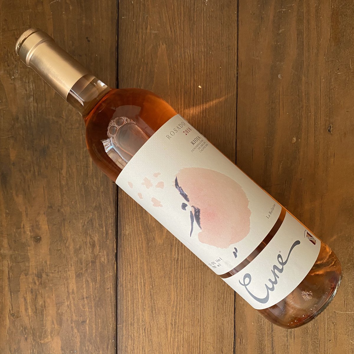Polo_Luna's tweet photo. Me estoy obsesionando con los roses... este @Cvne uva Viura y Tempranillo es una verdadera delicia! Mi #Recomendacion de #vino de esta semana!!!! Recíbelo en casa a tan sólo $209 la 🍾 en @ProyectoVino 🍷#AlMomento https://t.co/LZACuSh12O