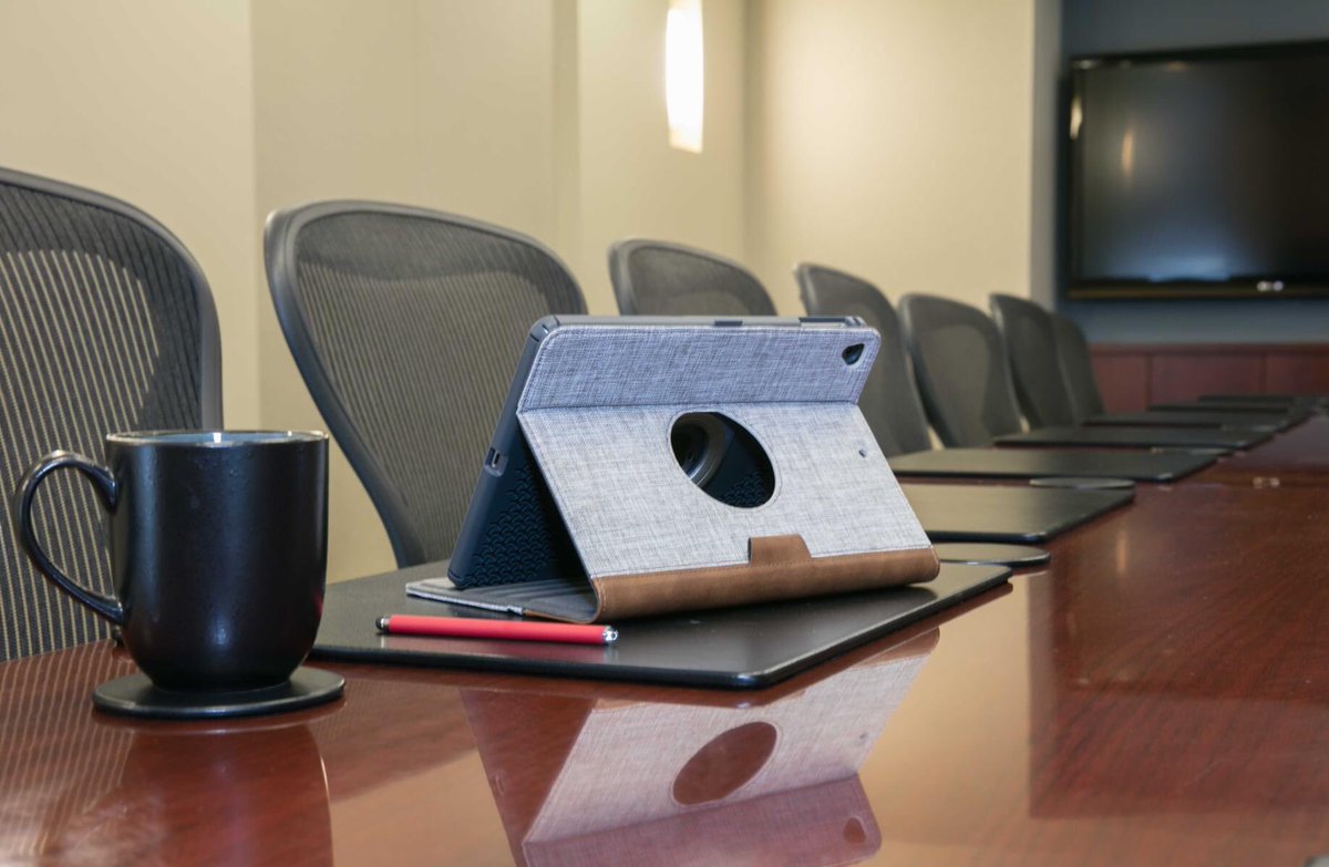 La funda Versavu ofrece protección de grado militar y soporta caídas de hasta 1,2 metros de altura. Además su diseño funcional permite que el iPad gire en 360 grados para una mejor visualización. 
-- 
Chile (Precio Ref. $25.990) ➡bit.ly/2RKaV3Y