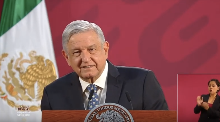 chamlaty's tweet photo. Conferencia mañanera de fecha 23/04/2020,  ante pregunta sobre una posible reforma fiscal en la que paguen los que más tienen,  y beneficiar a una clase media,  sin embargo,  el presidente empieza a generalizar contra profesionales del derecho.  https://t.co/6Xz64ll2DA https://t.co/bFXVrThJpz