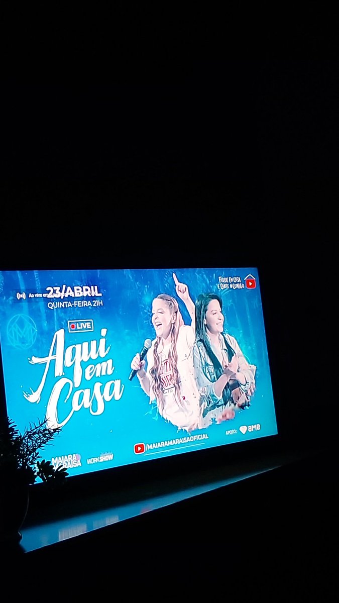 linne_m's tweet photo. Esperando @MaiaraeMaraisa @Maraisa 😍😍😍😍😍 #LiveMeM https://t.co/cebfpoJP0H