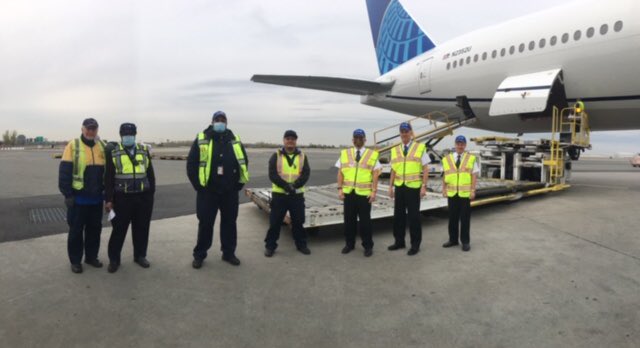 FOF flt-2781 / 23rd EWR Ramp and flight crew departing for AMS with a full cargo boat. Flight Crew sporting their new United Cargo Hats #EWRPROUD