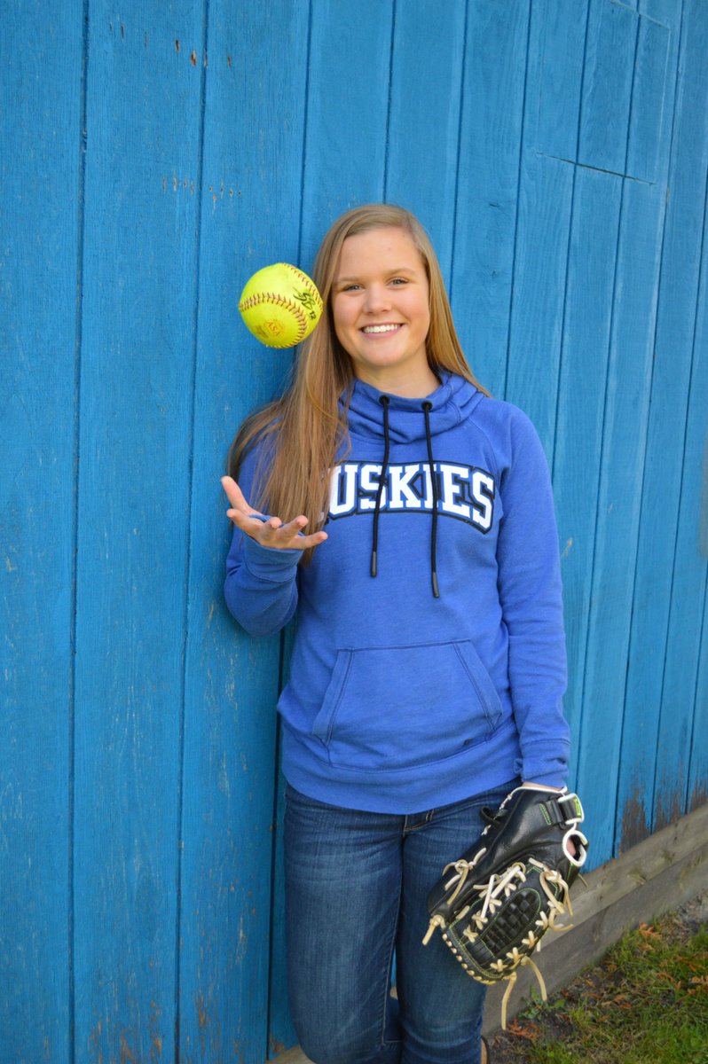 anna_vetsch's tweet photo. My heart is broken and I’m lost for words. Even though my time on the field was cut short, I will cherish the memories I have made with all of my amazing teammates. Thank you Owatonna softball for pushing me to become a better athlete and person. #foreverahusky @otownfastpitch https://t.co/n8kYlplpwS