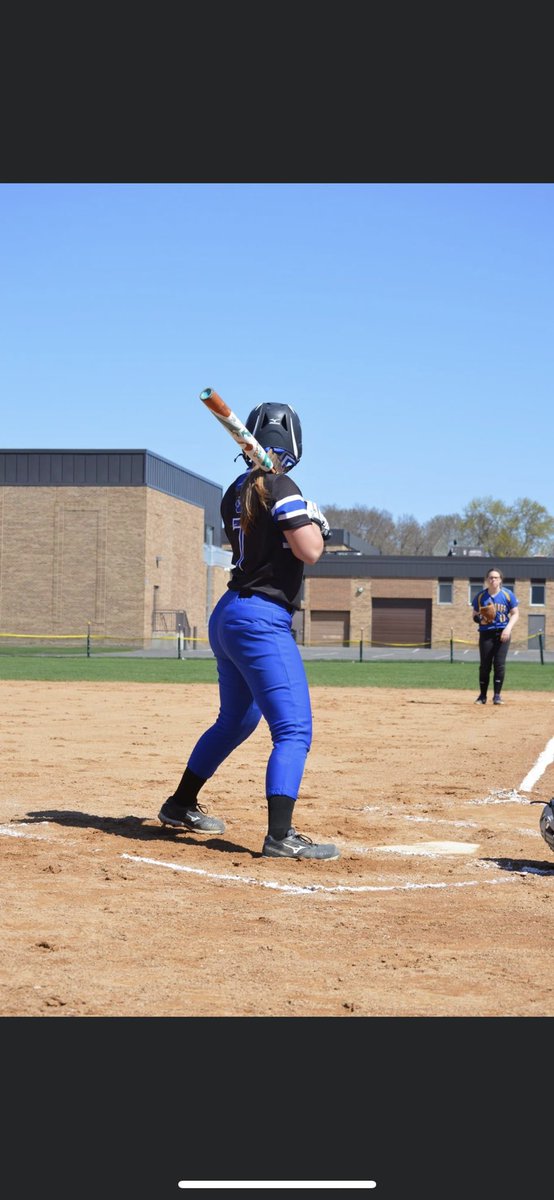 anna_vetsch's tweet photo. My heart is broken and I’m lost for words. Even though my time on the field was cut short, I will cherish the memories I have made with all of my amazing teammates. Thank you Owatonna softball for pushing me to become a better athlete and person. #foreverahusky @otownfastpitch https://t.co/n8kYlplpwS