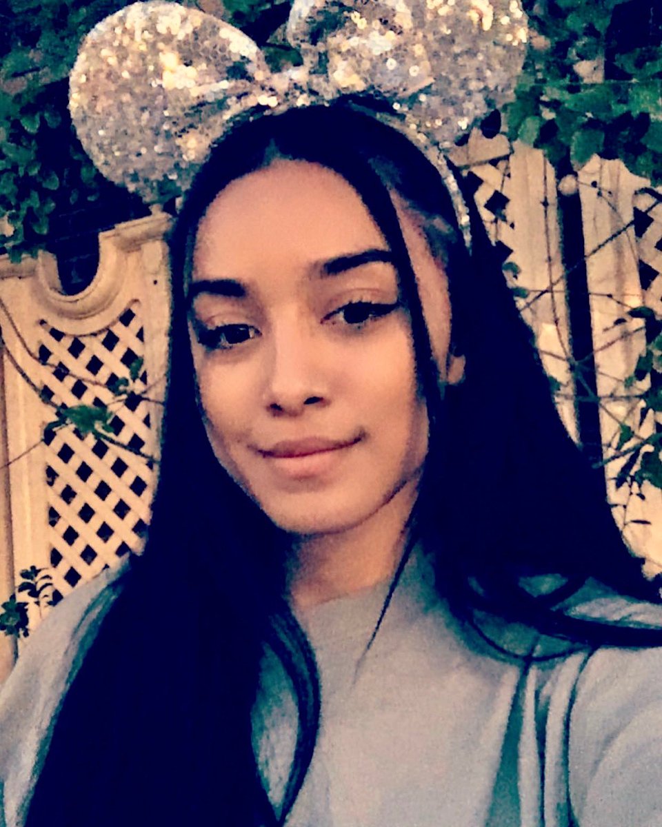 EssSva's tweet image. Hi, I’m Ms. Aysia. I love Make up and all things beauty.I like shopping and styling outfits I love to sing, music has always been in my family. My goal for this year is to complete my aestheticians license and become my own boss. #essrocks #lmsvheart #aboutme #mylife #teacher