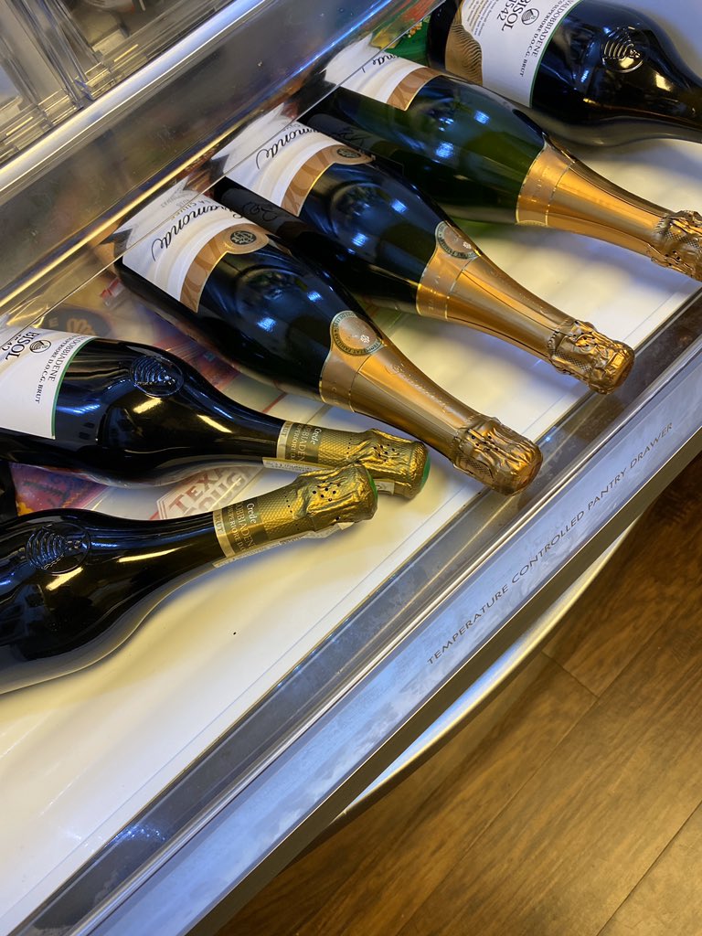 gillesl2's tweet photo. Locked in and ready for on line wine class tomorrow with @highstreetwine and it included the sweetest note. #supportlocal #hospitalityfirst https://t.co/qmWPZ8enJp
