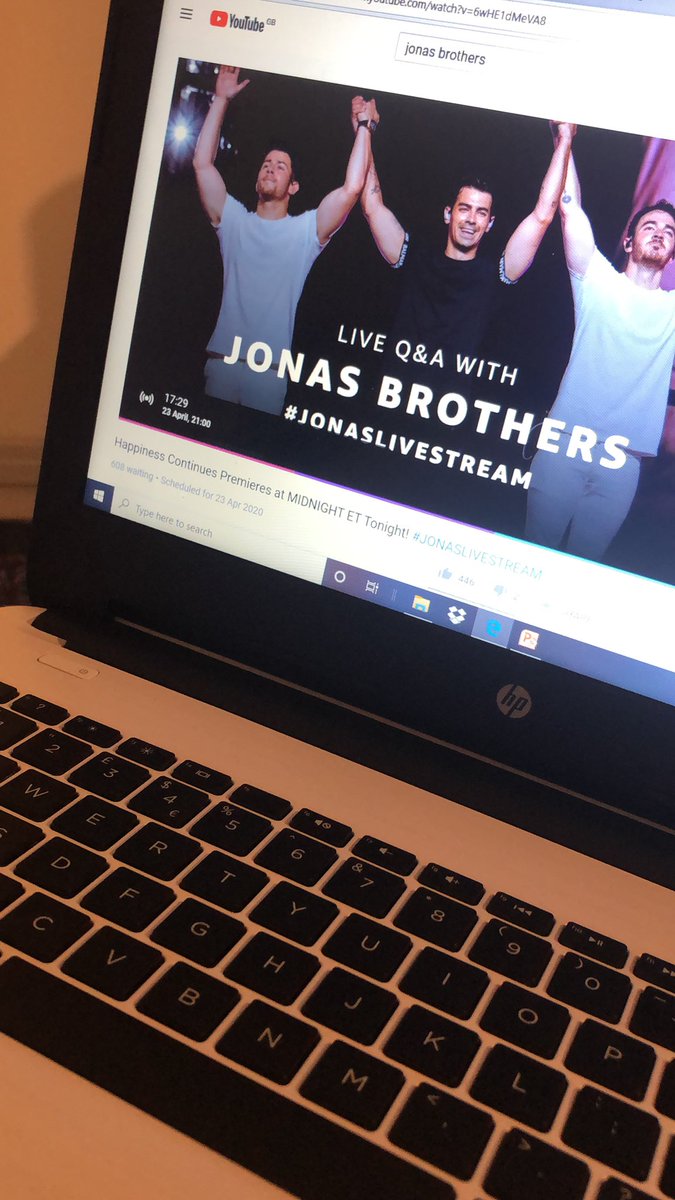 george160703's tweet photo. i’m waitingg ⏰ #jonaslivestream https://t.co/lNUrTjhUZm