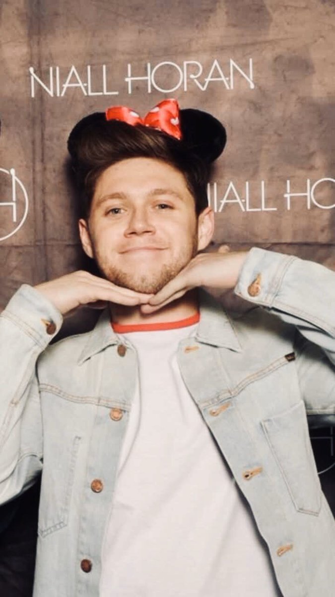 niall horan as minnie mouse (mickey mouse)