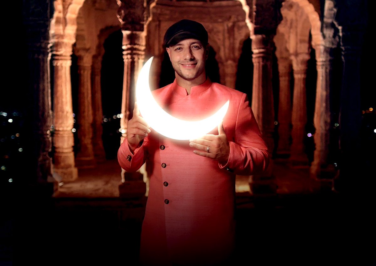 MaherZain's tweet photo. Ramadan Mubarak to all my brothers and sisters around the world! May Allah grant our hearts and souls peace and tranquility during this special month.
#Ramadan2020 #RamadanKareem https://t.co/SnlnB6RPxz