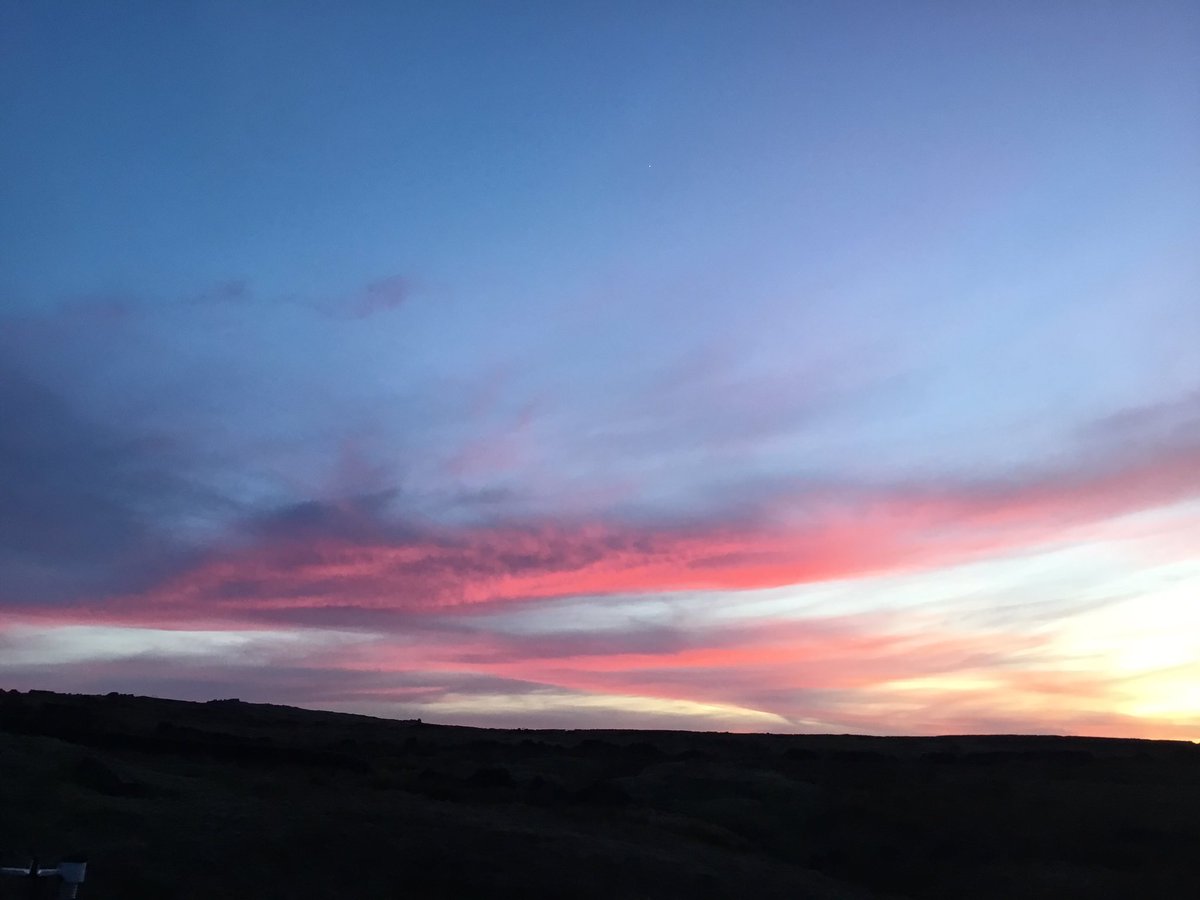 juliatetley's tweet photo. Another painter’s sky up here tonight....sunset. #Greenhow #Nidderdale #ColoursInTheSky #clouds #sunset https://t.co/XT12kOx5ev