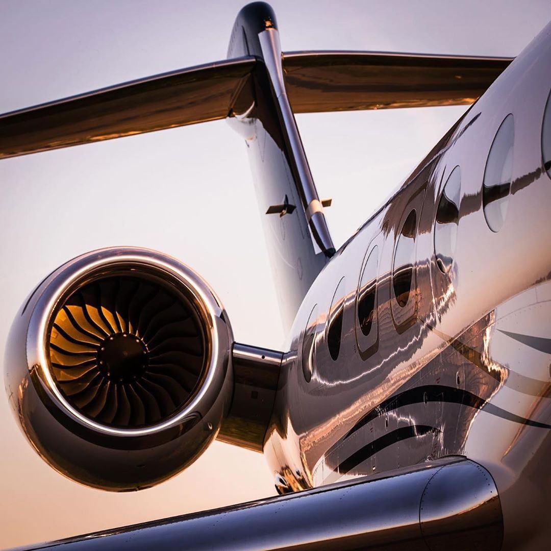 central_jets's tweet photo. Gulfstream G650 🔥
⠀
The program for G650 began in 2005, and it was revealed in public in 2008. With a top speed of Mach 0.925, Gulfstream G650 is equipped with a full kitchen, a bar, and entertainment features. 
⠀
Photo by @jetlinerimages https://t.co/yN1uDRrHiA