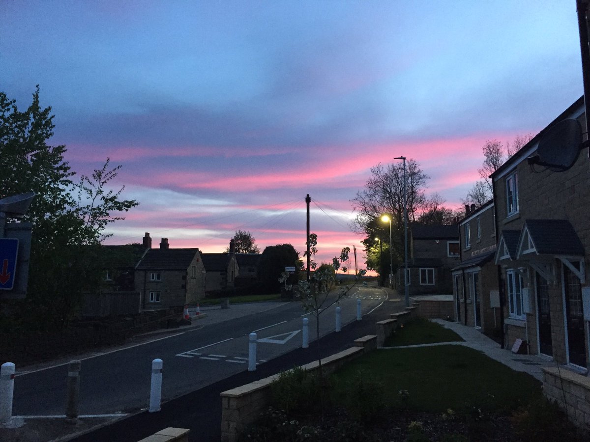 bourbizzle's tweet image. Particularly lovely sky here tonight - have become very glad of the countryside this last few weeks