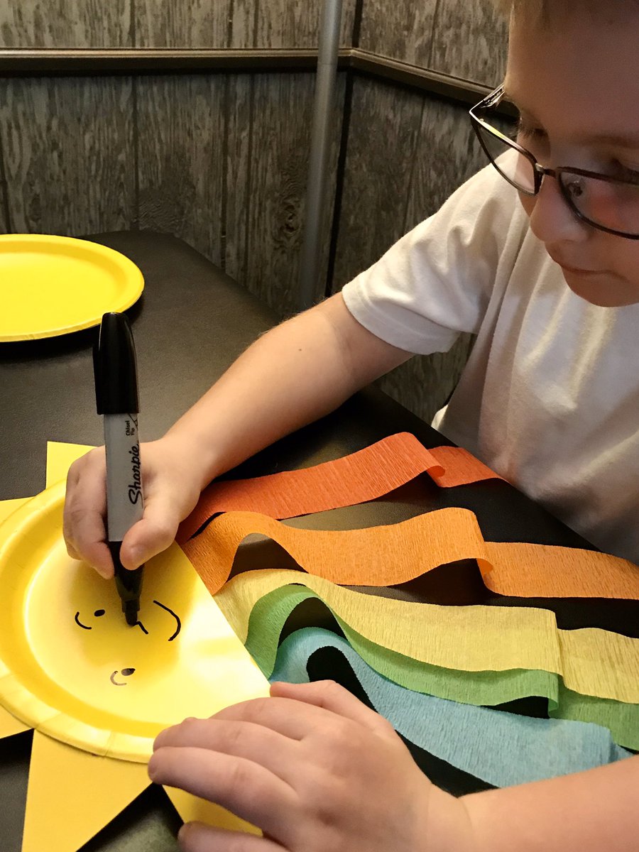 MrsChurch45's tweet photo. Arts &amp; crafts (helping Mom with a project for her students) for specials today! #WPSSpecialTime @WauseonPrimary https://t.co/kkVUR6TPRl