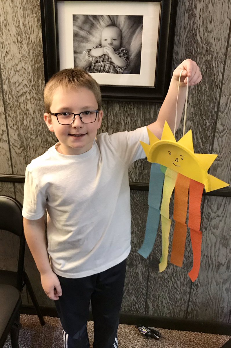 MrsChurch45's tweet photo. Arts &amp; crafts (helping Mom with a project for her students) for specials today! #WPSSpecialTime @WauseonPrimary https://t.co/kkVUR6TPRl