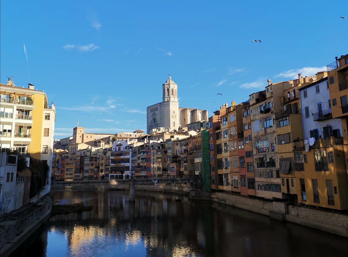 Hiroko Miyamoto Pa Twitter バルセロナ近郊にあるジローナ 市の風景 旧市街やロマネスク時代の建物も状態よく残され美しい街です スペインの警戒事態が５月10日まで延長に 感染者も 少しずつ減ってきています
