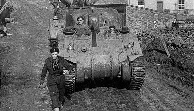 generalMaczek's tweet photo. 📆21 kwietnia 1945 /  #1DPKalendarium

1. Dywizja Pancerna zdobywa Papenburg

➡️ https://t.co/deGPxSRqVA https://t.co/tlkaW8dDlr
