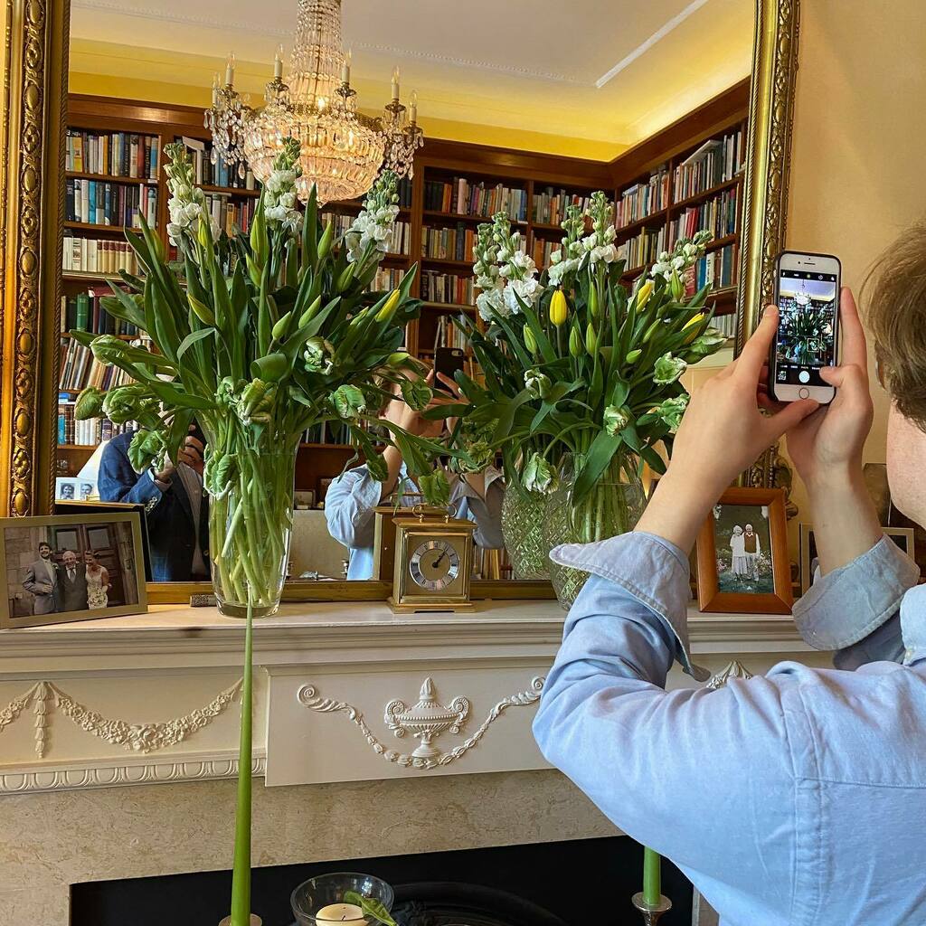 ralphallwood's tweet image. Alastair is clearly pleased with his flower arrangements 🌷#essentialitems instagr.am/p/B_VdJ9AAo3J/
