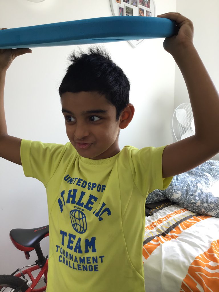 wingfieldschool's tweet image. Exploring static electricity at home! ⚡️ 
#HomeExperiments 🧐 #WingfieldScience