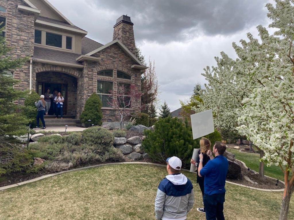 .<a href="/JDCHS/">Juan Diego Catholic High School</a> finding new and innovative ways to celebrate their Senior
Class during these unprecedented times 
abc4.com/coronavirus/ju…