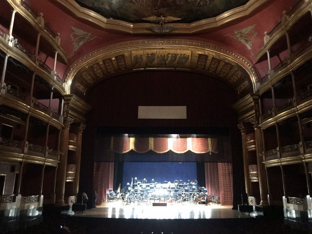 Tepalcateprod's tweet photo. Cuidémonos todos, para poder regresar pronto a nuestras actividades y podamos ver en el teatro nuevas historias y ahora si, se llenen los teatros 🎭 #SusanaDistancia #QuedateEnCasa #teatro #TeatroConfinado #TeatroEnCasa #teatrolleno https://t.co/LPCiQs5ZfS