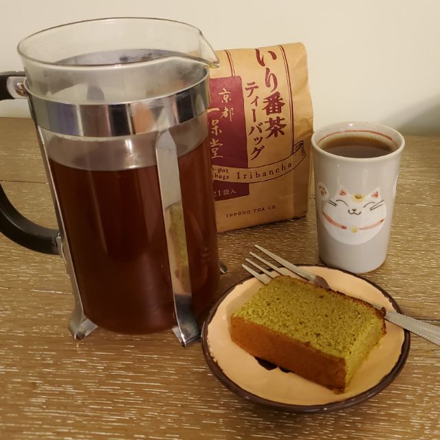 Daily tea time.IribanchaIribancha, or kyobancha (taking its name from Kyoto), is a very unique type of roasted green tea. It has a distinct smoky flavor, like lapsang souchong but more mellow. It's not for everyone, but worth trying once to see if it suits your palate.