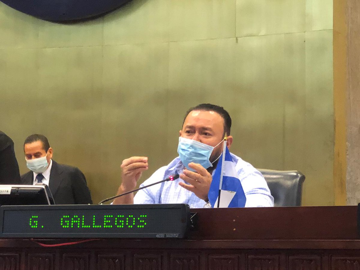 Guillermo Gallegos (@ggallegos24) on Twitter photo Por culpa de ARENA y FMLN los empleados de <a href="/CIFCOSV/">CIFCO El Salvador</a> no tendrán su salario del mes de Abril, ya que en esta Plenaria, no quisieron dar sus votos para introducir el Dictamen favorable de la Comisión de Hacienda; no obstante haber dado sus votos el día lunes en la Comisión. Por culpa de ARENA y FMLN los empleados de <a href="/CIFCOSV/">CIFCO El Salvador</a> no tendrán su salario del mes de Abril, ya que en esta Plenaria, no quisieron dar sus votos para introducir el Dictamen favorable de la Comisión de Hacienda; no obstante haber dado sus votos el día lunes en la Comisión.