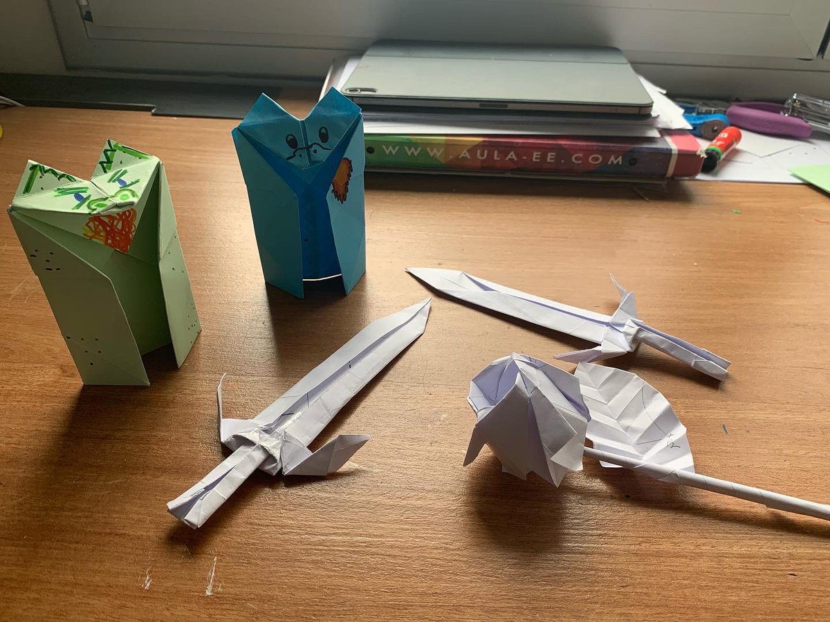 Lauraansorena's tweet photo. @aula_ee #aulaacasa nosaltres també hem fet els nostres. Gràcies pels tutorials! #CAS #origami https://t.co/7KkU7wOwcC