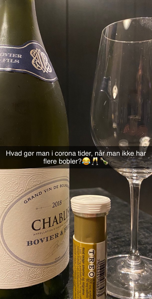 WhiteCharlieDK's tweet photo. Corona creativity. What do I do when my champagne supplier fails me? Just kidding 😂#nochampagne #Champagne #wishyouwerehere #Join #joinme #needbeautifulgirl https://t.co/jaXhhQRSEm