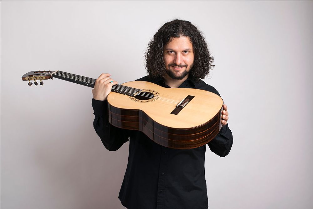 The 5th and final winner of #RobinsonRecitals is guitarist <a href="/AaronLC/">Aaron Lassalle cabezon</a>! We have loved this opportunity to present private recitals specifically for you in your homes, and we thank you all for tuning in each week! Find all 5 recitals at arielavant.org/winners.