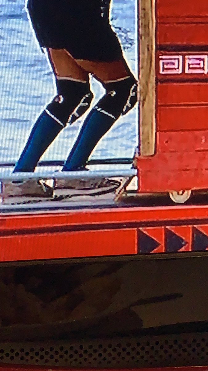 Ana maría estás pisando y punto, te pongas como te pongas #SVGala10