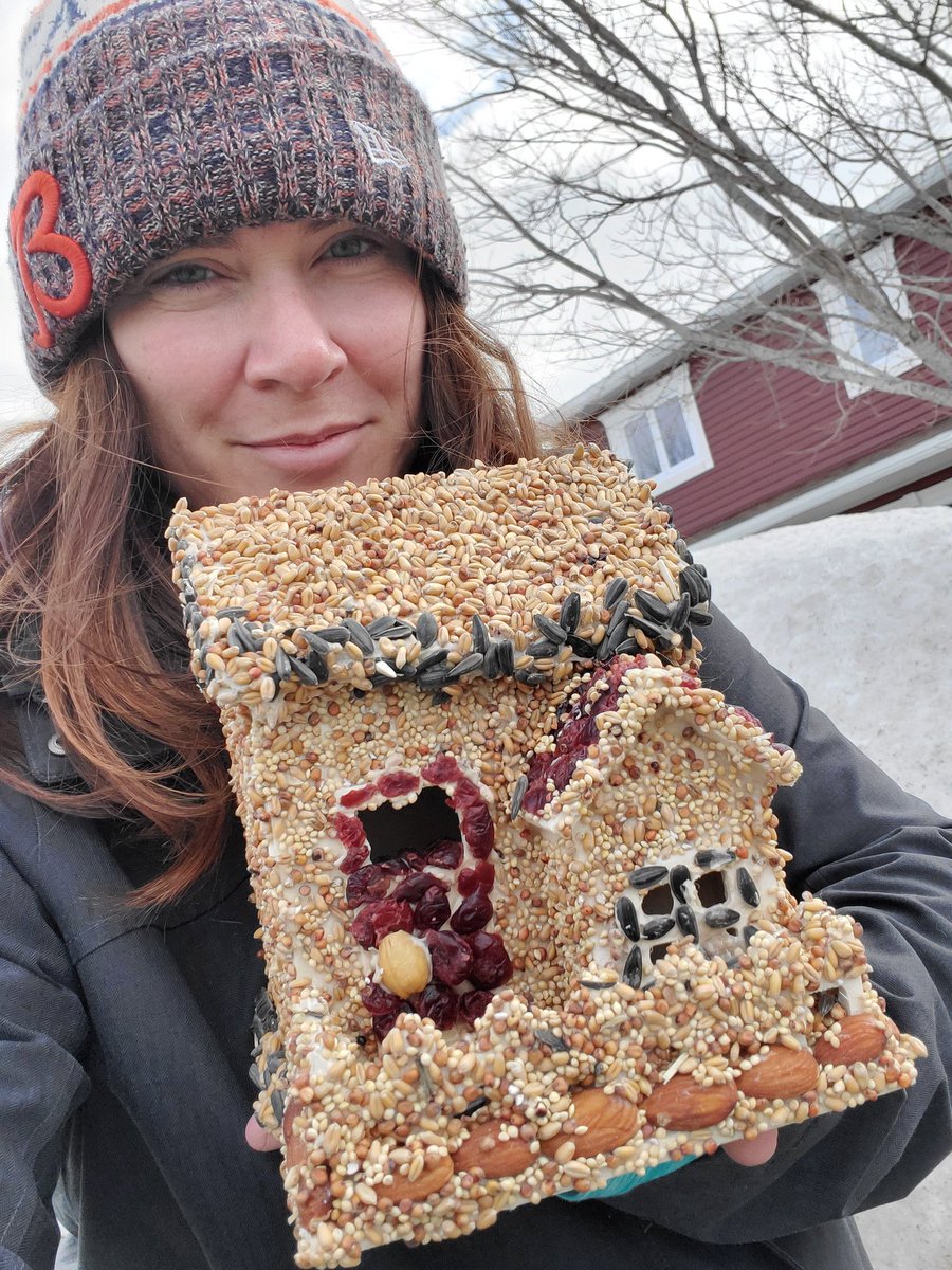 suzieq710's tweet photo. #StayHomeCanada #MakeCrafts #ForTheBirds #covid19nfld #EdibleBirdhouse https://t.co/tyb6dh7OmH