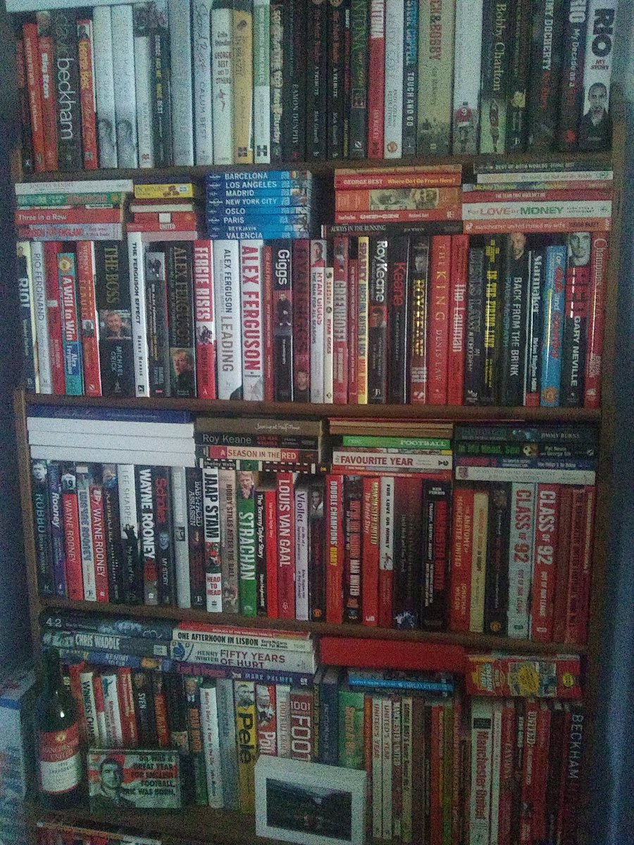 HBRed99's tweet photo. So having made sure all my music formats are definitely in alpha order I thought I'd make a start on some of my #MUFC books. #MUFCBooks #COVID19 #Lockdown https://t.co/SncjtOl6HQ