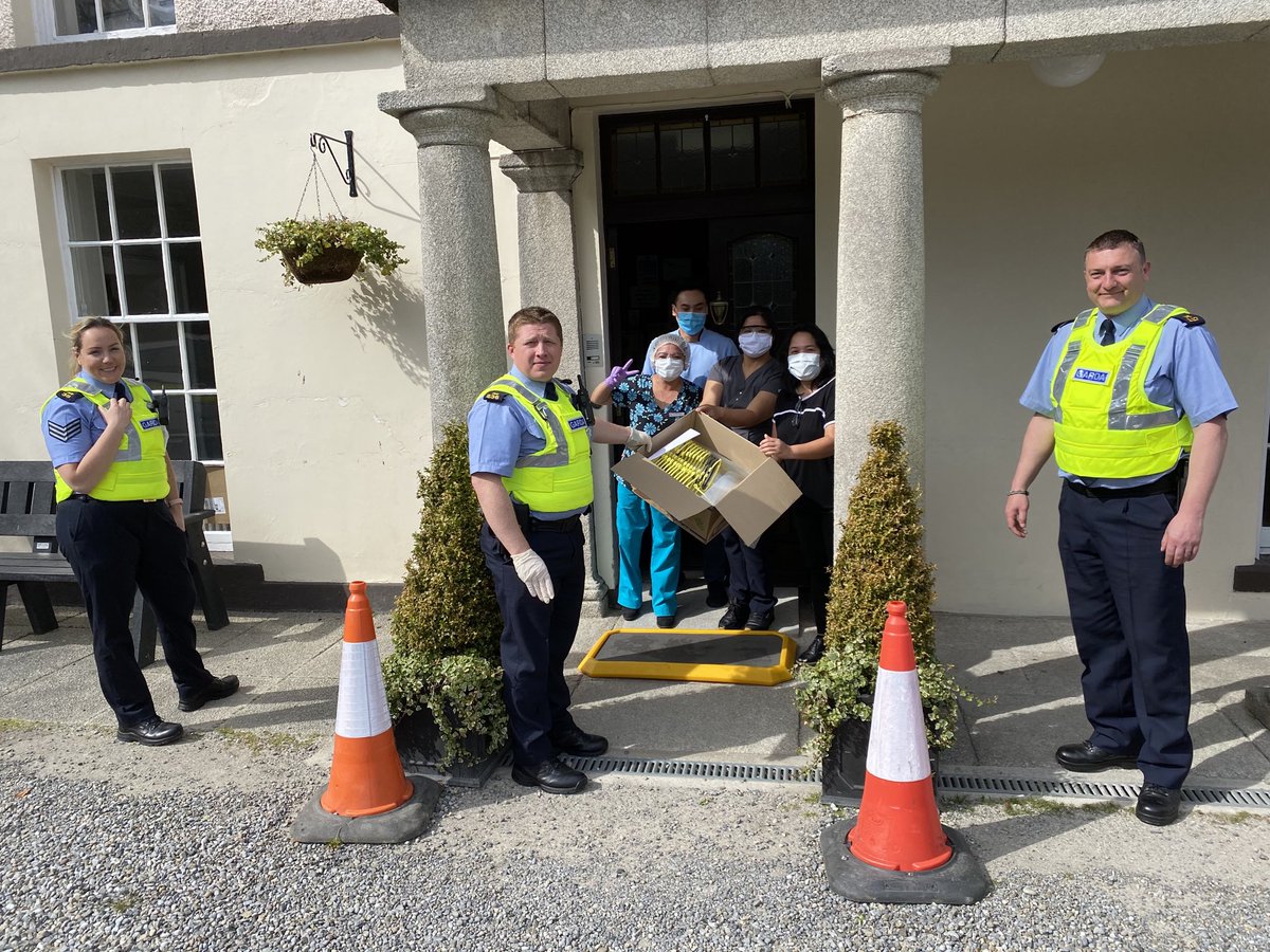 GardaReview's tweet photo. RATHFARNHAM GARDAÍ - LOCAL HEROES: Picking up PPE; on to a nursing home; then collecting &amp; delivering shopping + flowers to a Cocooner; taking a Little Blue Hero out for real policing. Few know the deeds done by Sgt.Harvey &amp; Gardaí Tarrant &amp; Moore - until now. #localheroes ❤️ https://t.co/apQcXXIJrR