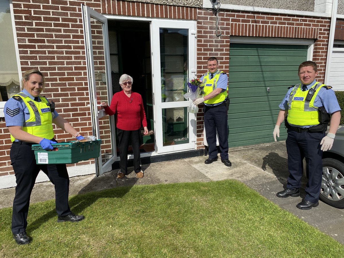 GardaReview's tweet photo. RATHFARNHAM GARDAÍ - LOCAL HEROES: Picking up PPE; on to a nursing home; then collecting &amp; delivering shopping + flowers to a Cocooner; taking a Little Blue Hero out for real policing. Few know the deeds done by Sgt.Harvey &amp; Gardaí Tarrant &amp; Moore - until now. #localheroes ❤️ https://t.co/apQcXXIJrR