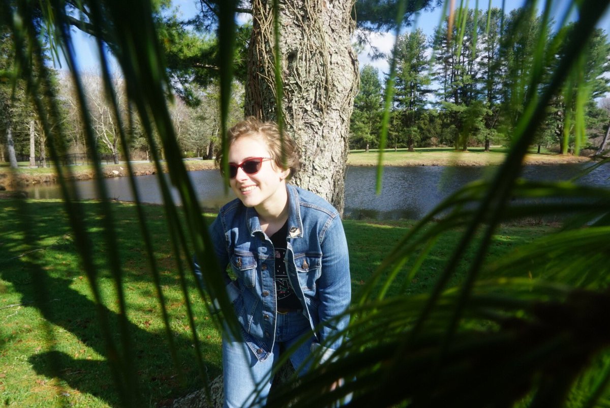 CaitlinBags's tweet photo. I found my sister’s camera after she lost it, so we went and had a photo shoot at a pond. Here’s my photogenic day! @BaconSTUCO #AwayFromBA https://t.co/sXRqIYX0v5