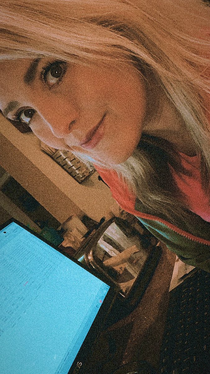 _MamaD11's tweet image. Could this be one of the last few days I have to work by the toaster in my kitchen? Please God 🙏🏻 #QuarantineEating