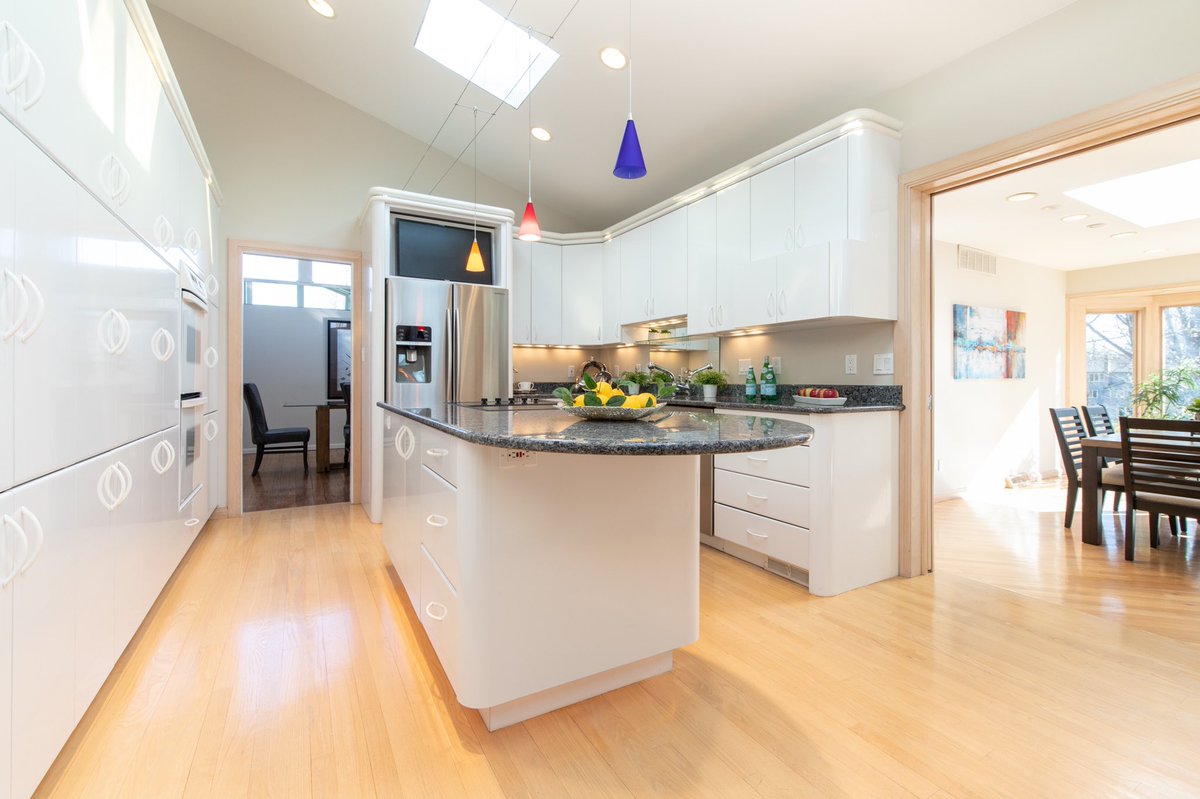 picturemehomeOH's tweet image. New listing in Pepper Pike! It would be nice to have your own swimming pool and tennis courts,especially during quarantine! #realestate #pepperpike #swimmingpool #quarantinedreamhome #howardhanna #howardhannarealestate #realestatephotography #realestatephotographer #picturemehome