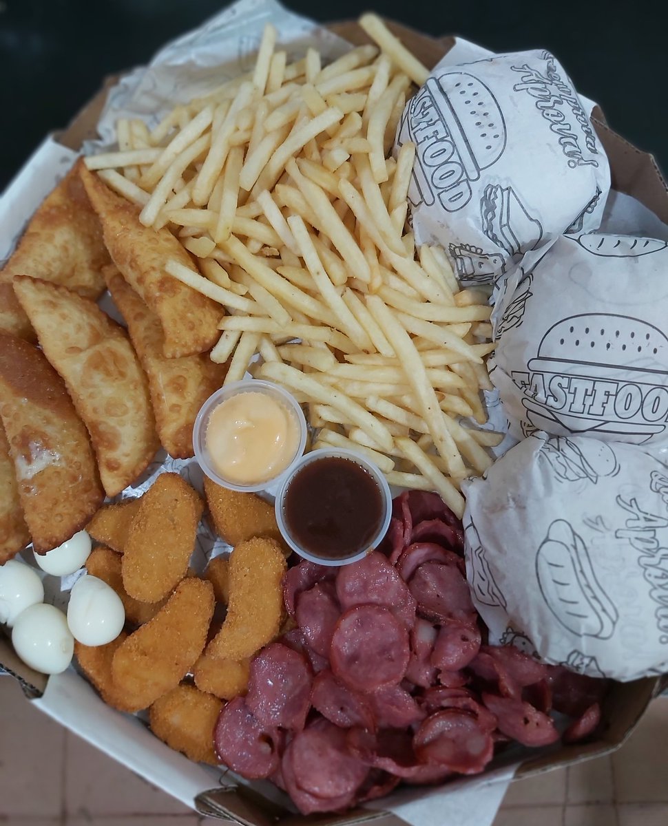DosUniso's tweet photo. Quem gosta de comer,  são sempre as melhores pessoas 😅😍
Uma delícia dessa você só encontra aqui no UNIVESO DOS LANCHES 
zap 990609837
Aa.. estamos no ifood e com entrega grátis
Vai ficar fora  dessa ?🤨 
#IFOOD
#TIJUCA https://t.co/Fw2fcWdZvl
