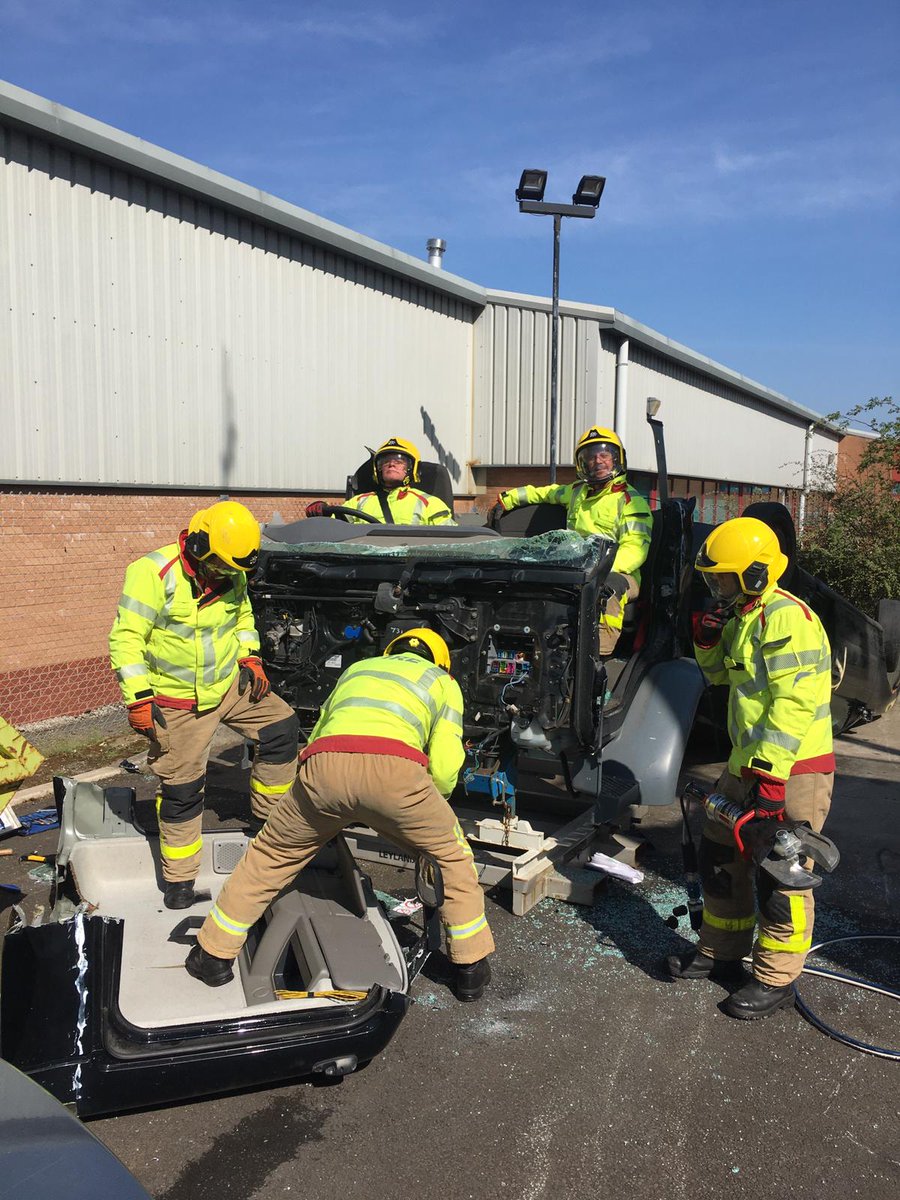 LFRS_USAR's tweet photo. S53 Bamber Bridge Usar Crew RTC training. https://t.co/cZ1pNvRds0