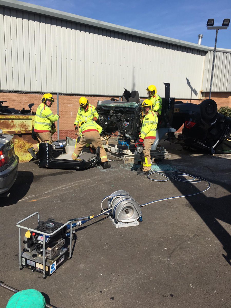 LFRS_USAR's tweet photo. S53 Bamber Bridge Usar Crew RTC training. https://t.co/cZ1pNvRds0
