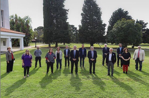 Hoy nos reunimos junto con el presidente <a href="/alferdez/">Alberto Fernández</a> y el Jefe de Gabinete @SantiCafiero con el comité de expertos y científicos a fin de analizar las acciones que se están llevando a cabo en el marco del plan de respuesta del COVID-19.

#ArgentinaUnida