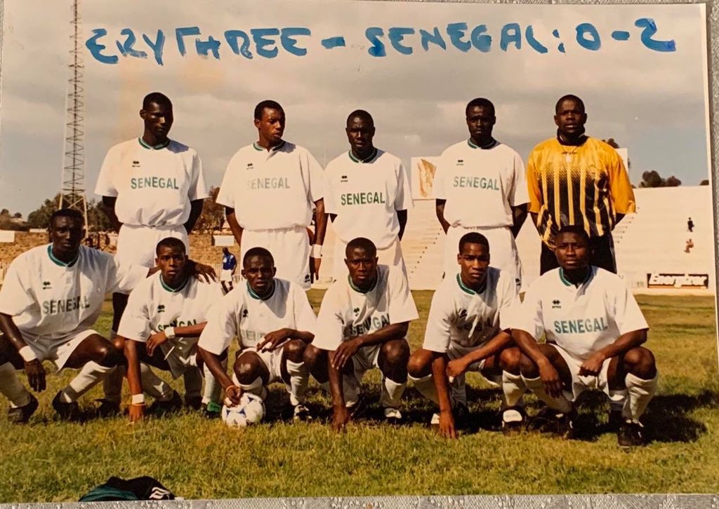 On connaît la suite. Après le shift du Nigeria comme organisateur, les lions sont 2e derrière le Burkina Faso , et devront disputer les barrages contre l’Érythrée et le Zimbawe. Le 21 Août 1999 le Sénégal bat les érythréens 0-2 à Asmara et Peter sera la Can avec les lions.