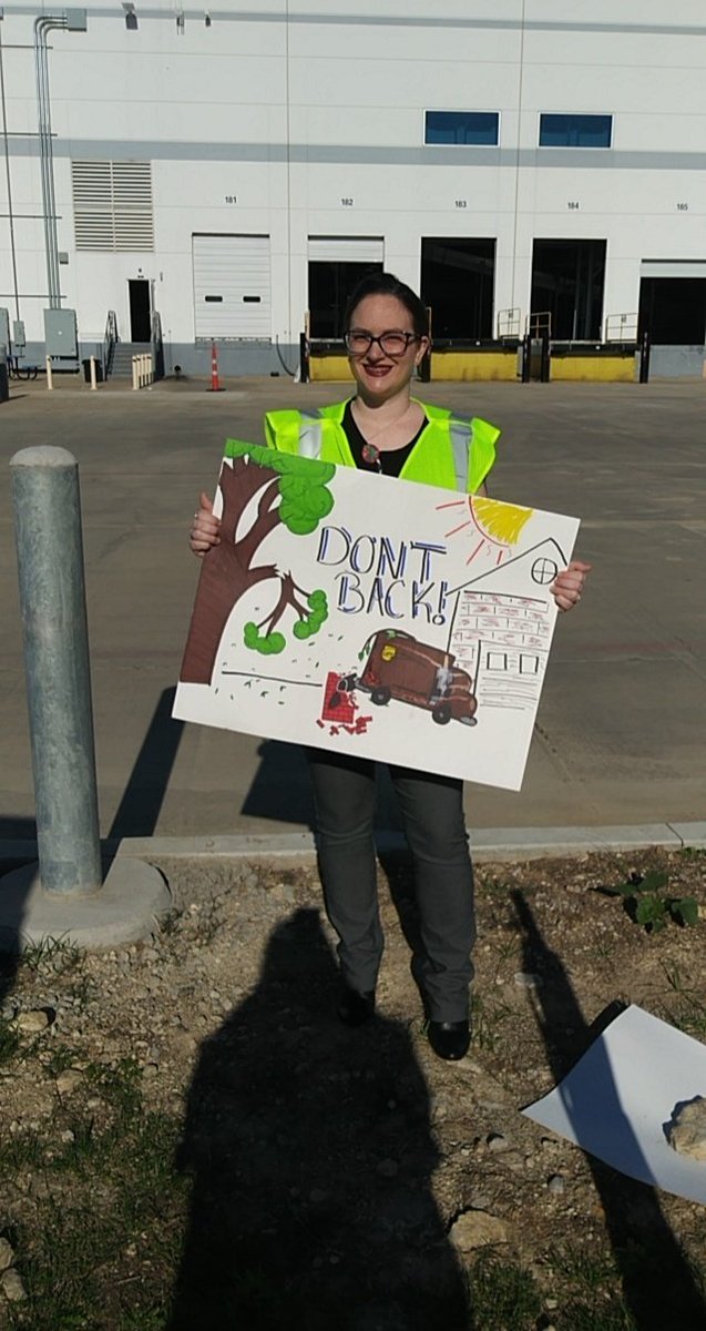 Tam_UPS's tweet photo. Driver send off! #HonkForSafety #DontBack #CHSPgirls #GirlPower @RedRiverUPSers @UPSers @UPS_WIO @ExperienceUPS @CaseyOReillyUPS https://t.co/zHA8uTE6YN