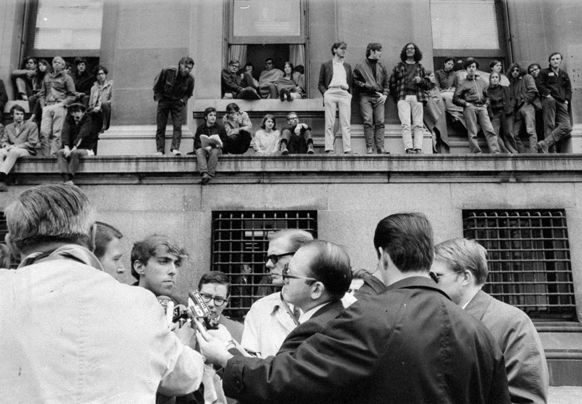 TammiMinoski's tweet photo. #OTD 1968: Students took over #ColumbiaUniversity and occupied five buildings on the campus before forcibly being removed by the police days later. https://t.co/MfYHSrwJPe #USHistory #MarkRudd #1960s https://t.co/9z1pEw8LCH