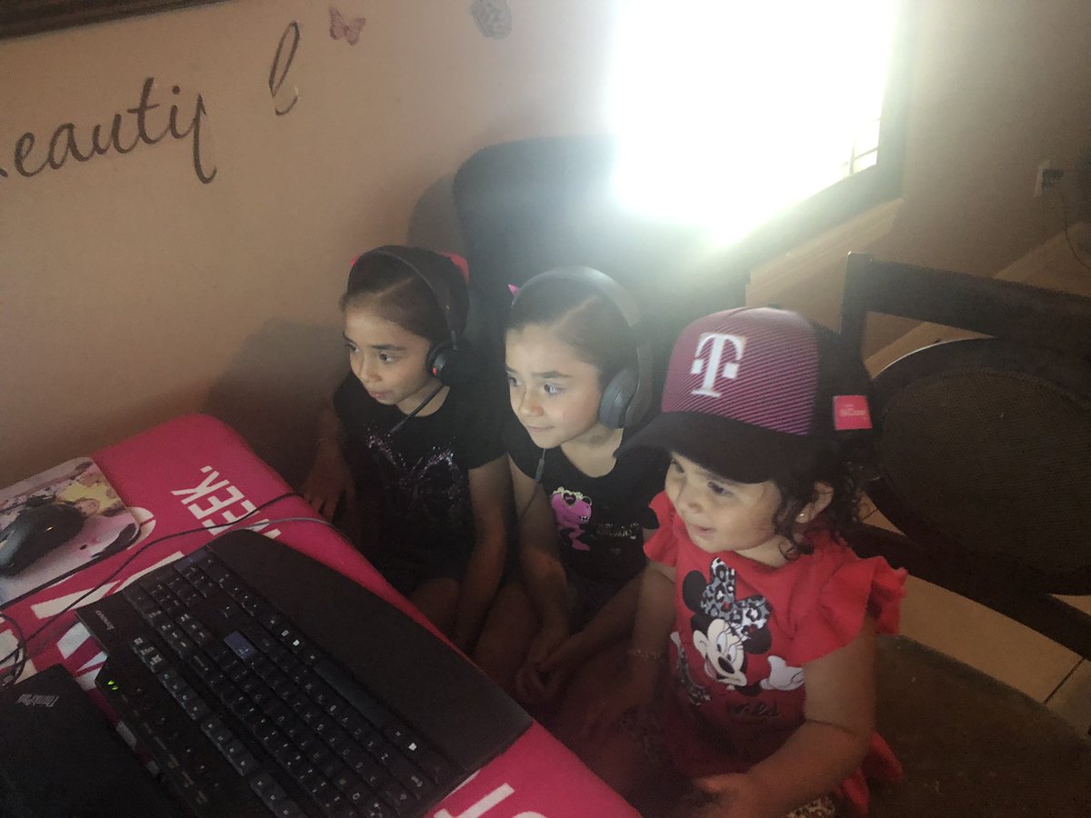 jahazielrios70's tweet photo. Future leaders of T-mobile leading todayβs leadership Meeting - Bring your Kid to work Home edition. ππ @cris_v88 @MissionTXperts @JoeArismendez4 #BringYourChildToWorkDay #missionrocks @CallieField @jgebing https://t.co/E4ZWwmn8BF
