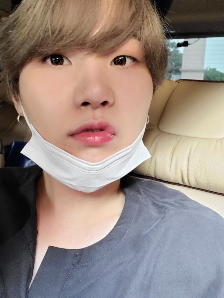 A thread of my favorite selcas by yoongi