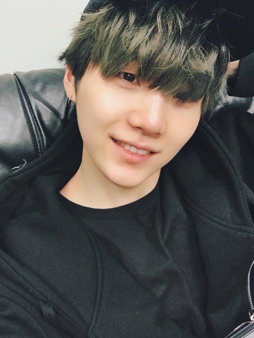 A thread of my favorite selcas by yoongi