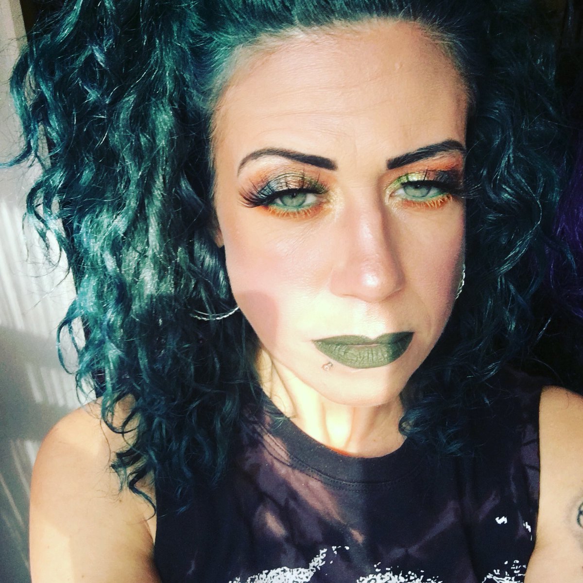 ShannonsCreati1's tweet photo. I really can’t wait to get this video uploaded for you ! #40billion #athome #makeupchallenge #makeup #fashion #Fashionista #GothicLove #punkrock #YouTuber #SmallStreamersConnect #SmallStreamerCommunity https://t.co/HKjZp8L79H
